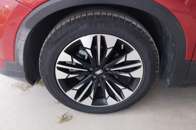 Used Bestune T77 2020 PRO 280 TID Automatic Luxury Model Left Front Wheel Hub