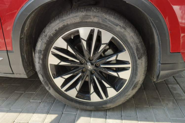 Used Bestune T77 2020 PRO 280 TID Automatic Luxury Model Right Front Wheel Hub