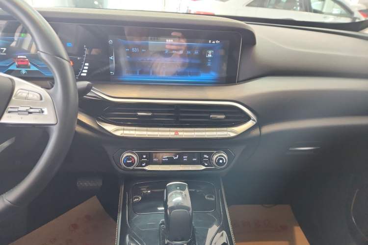 Used Bestune T77 2020 PRO 280 TID Automatic Luxury Model Audio And AC Panel