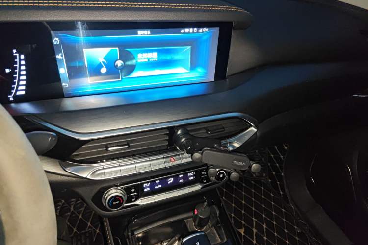 Used Bestune T77 2020 PRO 280 TID Automatic Luxury Model Audio And AC Panel