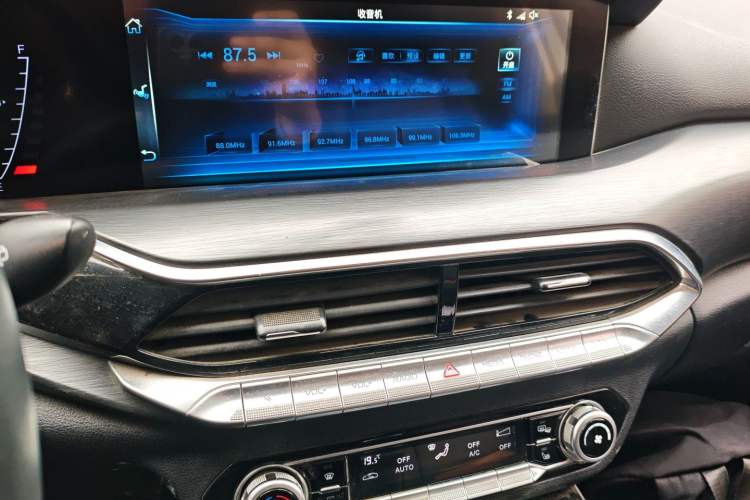 Used Bestune T77 2020 PRO 280 TID Automatic Luxury Model Audio And AC Panel