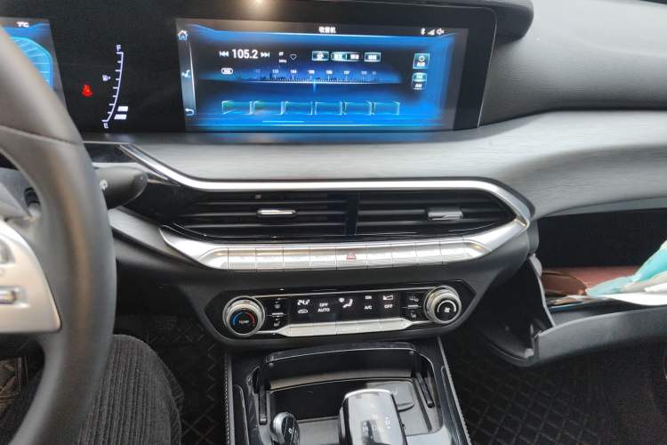 Used Bestune T77 2020 PRO 280 TID Automatic Luxury Model Audio And AC Panel