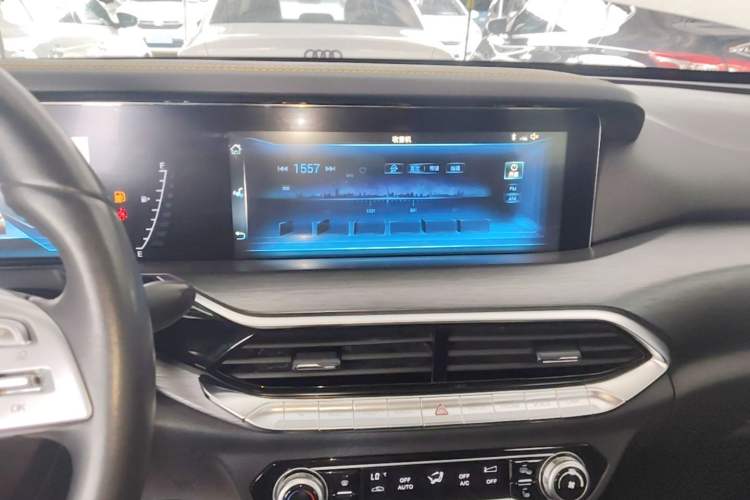 Used Bestune T77 2020 PRO 280 TID Automatic Luxury Model Audio And AC Panel