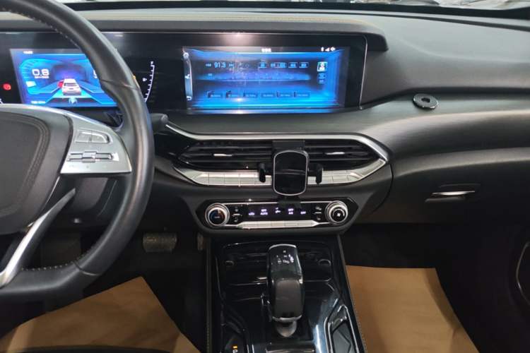 Used Bestune T77 2020 PRO 280 TID Automatic Luxury Model Audio And AC Panel