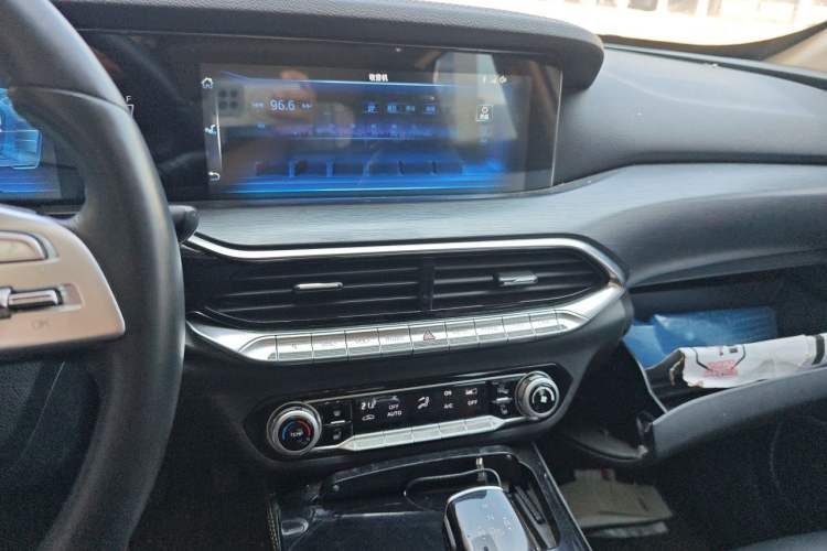 Used Bestune T77 2020 PRO 280 TID Automatic Luxury Model Audio And AC Panel