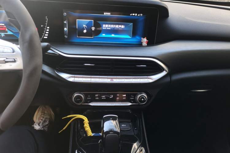 Used Bestune T77 2020 PRO 280 TID Automatic Luxury Model Audio And AC Panel