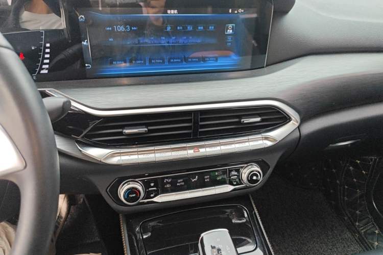 Used Bestune T77 2020 PRO 280 TID Automatic Luxury Model Audio And AC Panel