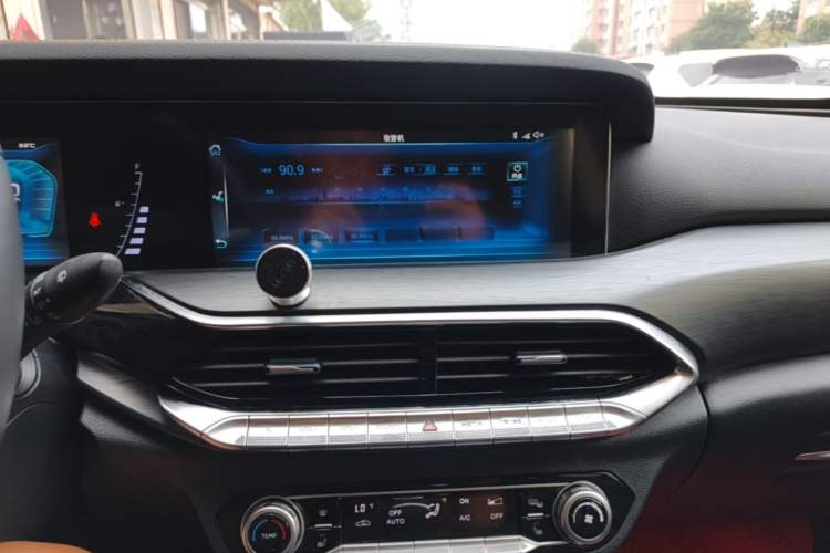 Used Bestune T77 2020 PRO 280 TID Automatic Luxury Model Audio And AC Panel