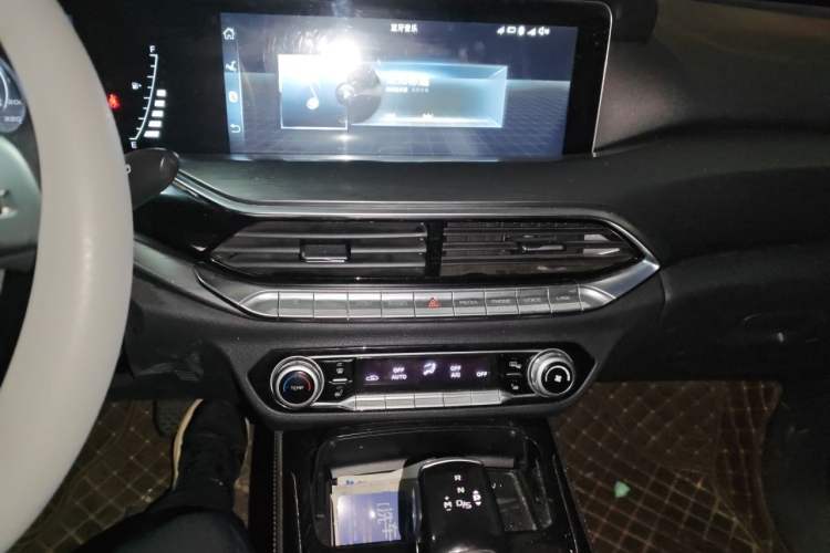 Used Bestune T77 2020 PRO 280 TID Automatic Luxury Model Audio And AC Panel