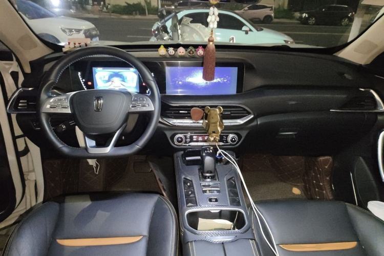 Used Bestune T77 2020 PRO 280 TID Automatic Luxury Model Center Console
