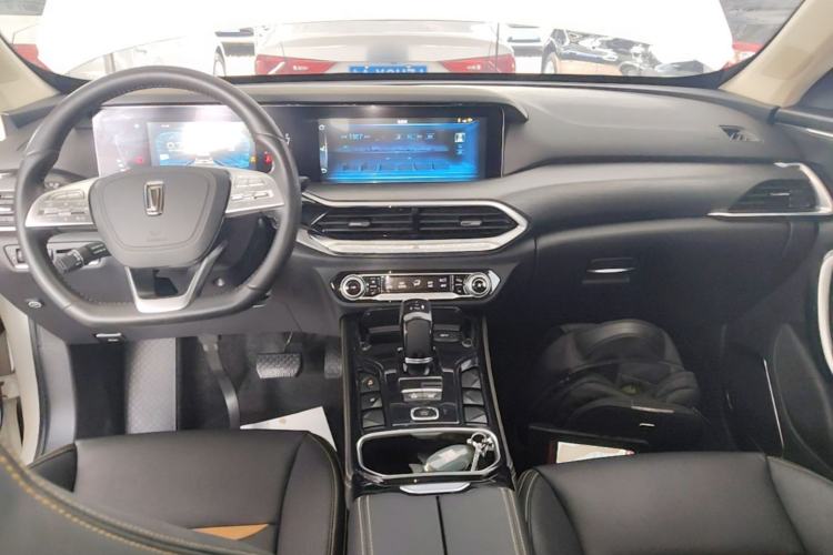 Used Bestune T77 2020 PRO 280 TID Automatic Luxury Model Center Console