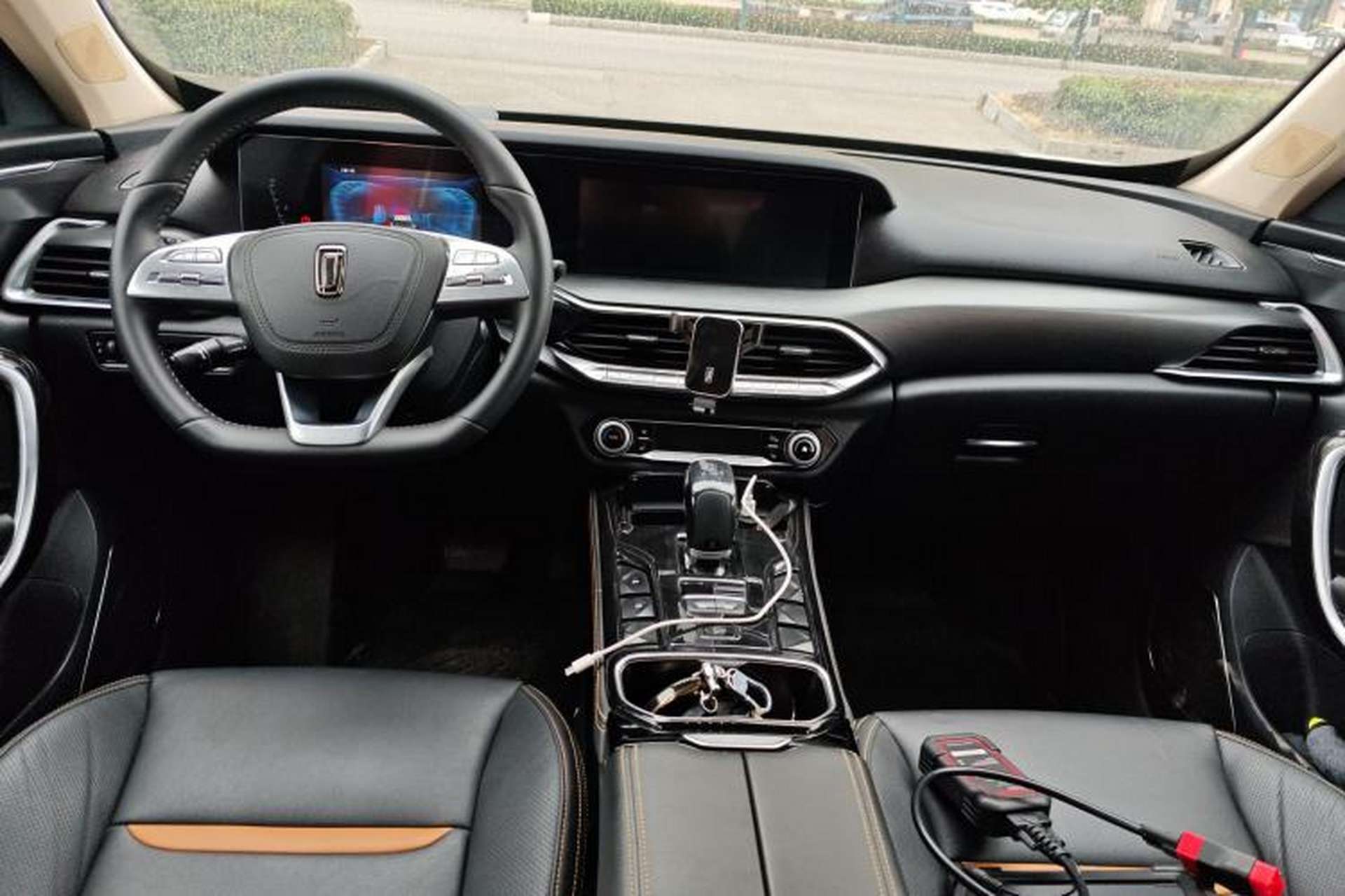 Used Bestune T77 2020 PRO 280 TID Automatic Luxury Model Center Console