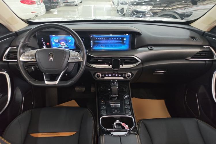 Used Bestune T77 2020 PRO 280 TID Automatic Luxury Model Center Console