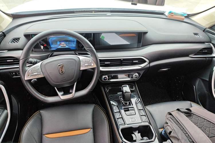 Used Bestune T77 2020 PRO 280 TID Automatic Luxury Model Center Console