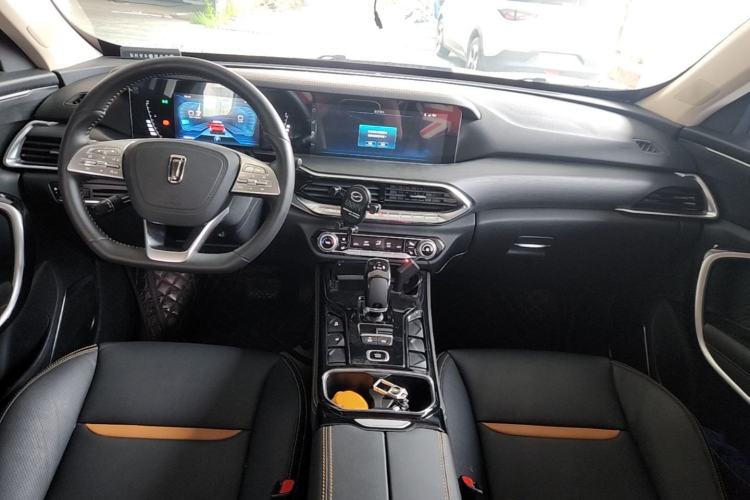 Used Bestune T77 2020 PRO 280 TID Automatic Luxury Model Center Console