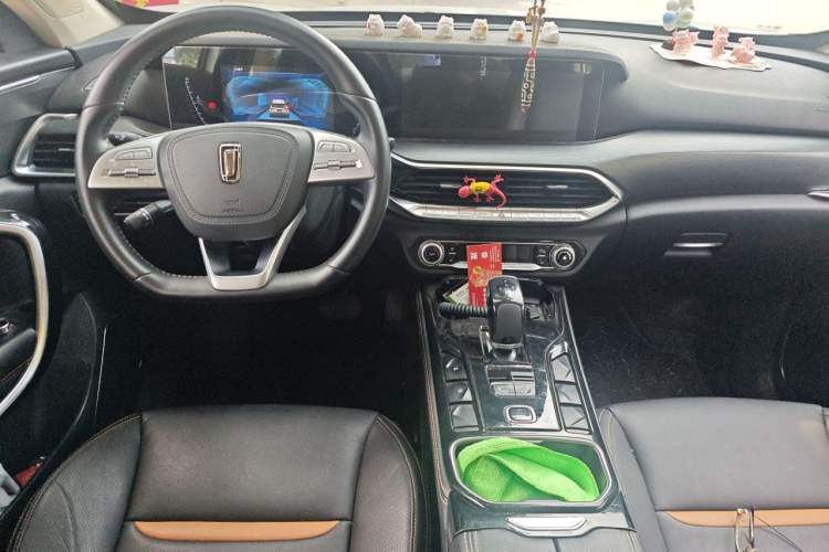 Used Bestune T77 2020 PRO 280 TID Automatic Luxury Model Center Console