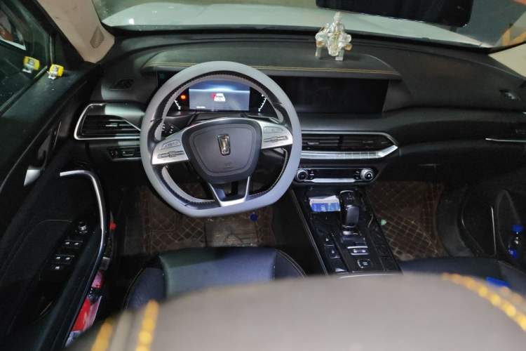 Used Bestune T77 2020 PRO 280 TID Automatic Luxury Model Center Console