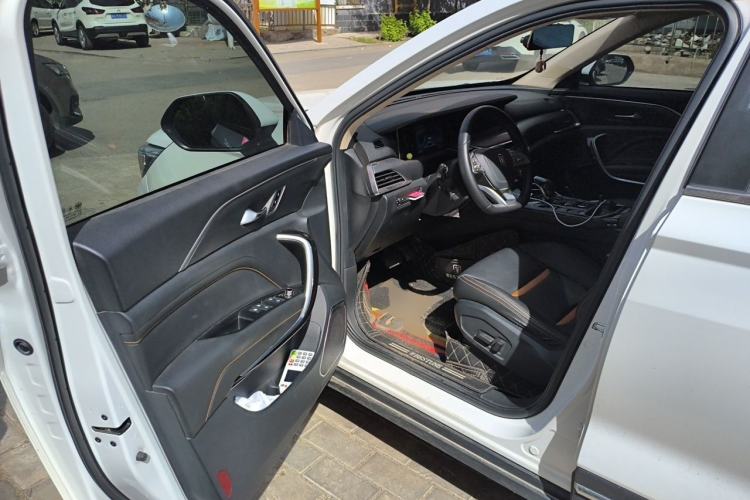Used Bestune T77 2020 PRO 280 TID Automatic Luxury Model Driver Seat