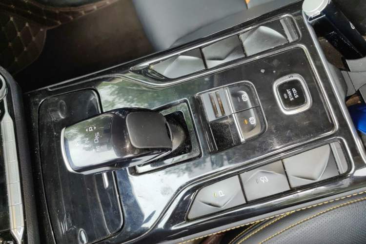 Used Bestune T77 2020 PRO 280 TID Automatic Luxury Model Gear Lever