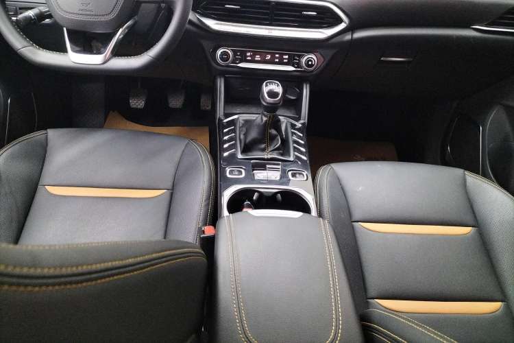 Used Bestune T77 2020 PRO 280 TID Manual Luxury Model Gear Lever