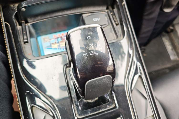 Used Bestune T77 2020 PRO 280 TID Automatic Luxury Model Gear Lever