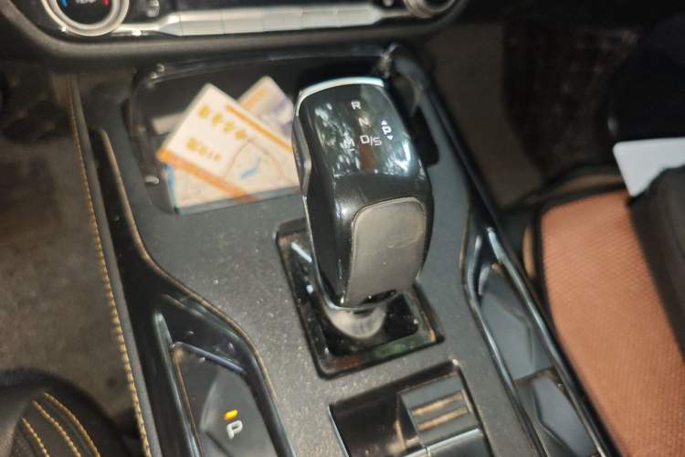Used Bestune T77 2020 PRO 280 TID Automatic Luxury Model Gear Lever