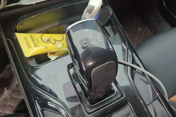 Used Bestune T77 2020 PRO 280 TID Automatic Luxury Model Gear Lever