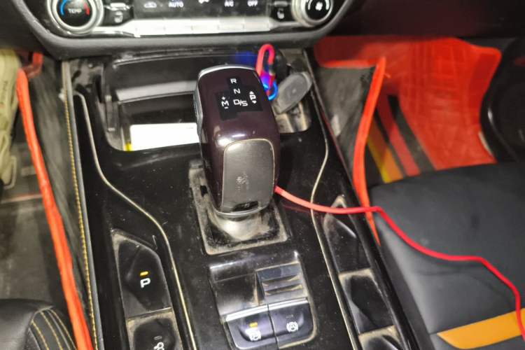 Used Bestune T77 2020 PRO 280 TID Automatic Luxury Model Gear Lever