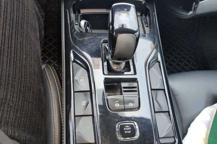 Used Bestune T77 2020 PRO 280 TID Automatic Luxury Model Gear Lever