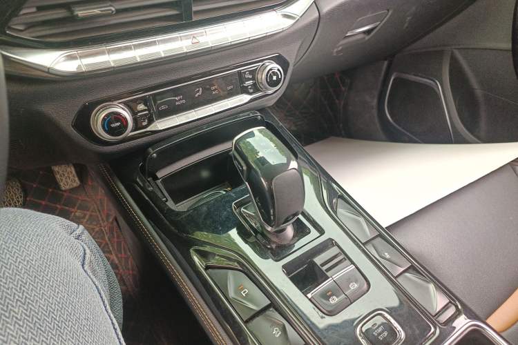Used Bestune T77 2020 PRO 280 TID Automatic Prestige Model Gear Lever