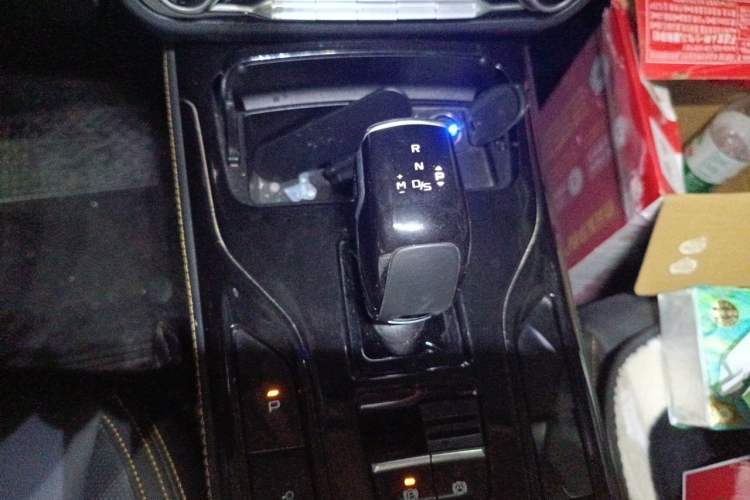 Used Bestune T77 2020 PRO 280 TID Automatic Luxury Model Gear Lever