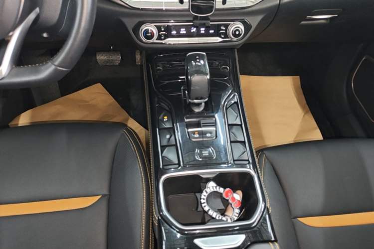 Used Bestune T77 2020 PRO 280 TID Automatic Luxury Model Gear Lever
