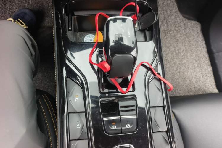 Used Bestune T77 2020 PRO 280 TID Automatic Luxury Model Gear Lever