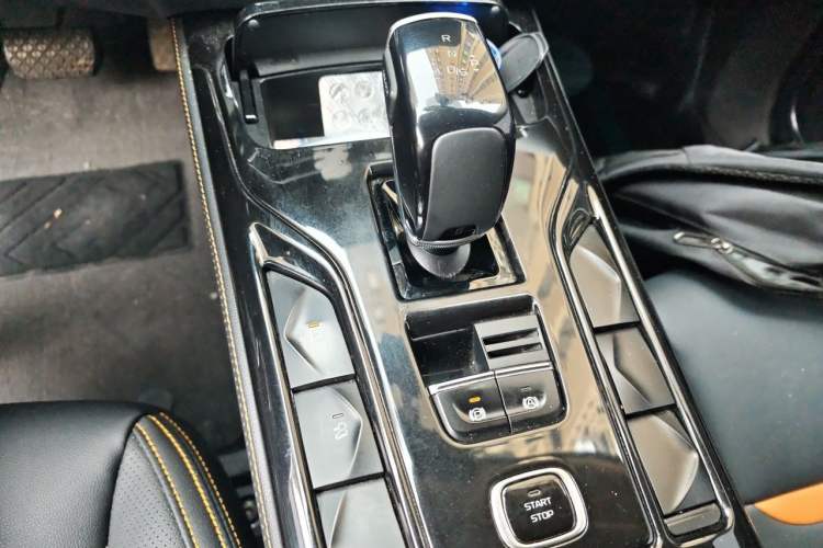 Used Bestune T77 2020 PRO 280 TID Automatic Luxury Model Gear Lever
