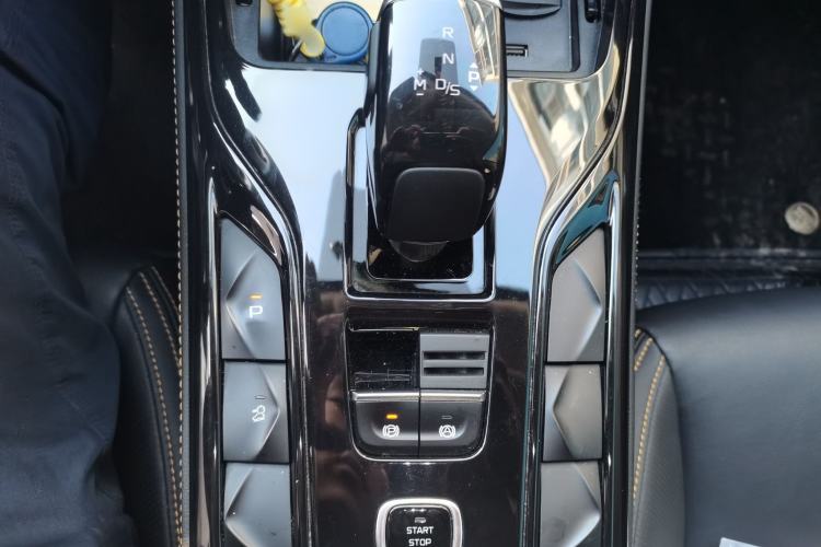Used Bestune T77 2020 PRO 280 TID Automatic Luxury Model Gear Lever