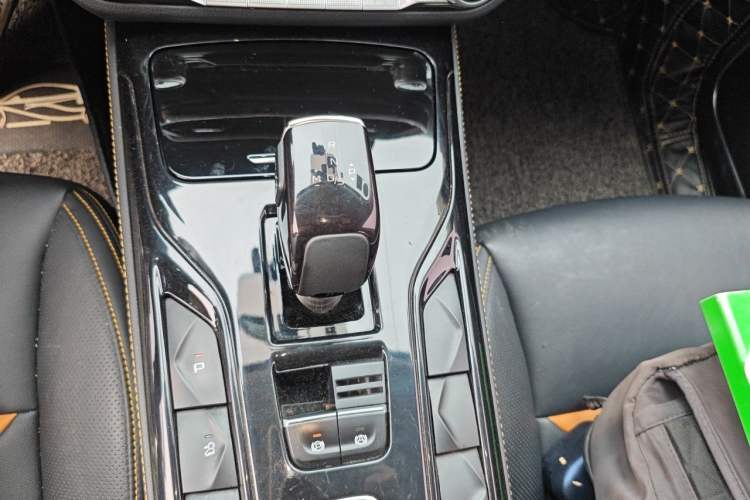 Used Bestune T77 2020 PRO 280 TID Automatic Luxury Model Gear Lever