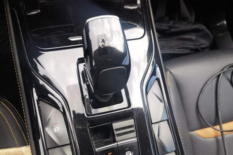 Used Bestune T77 2020 PRO 280 TID Automatic Luxury Model Gear Lever