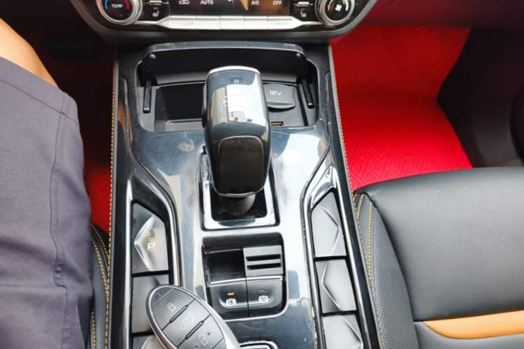 Used Bestune T77 2020 PRO 280 TID Automatic Luxury Model Gear Lever