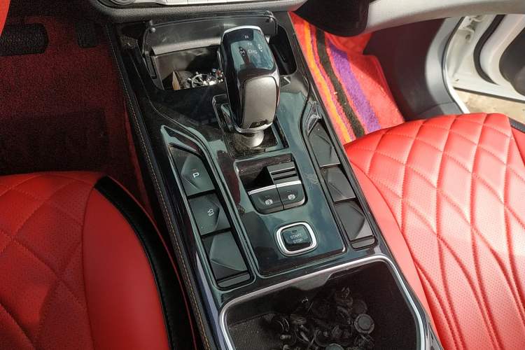 Used Bestune T77 2020 PRO 280 TID Automatic Luxury Model Gear Lever
