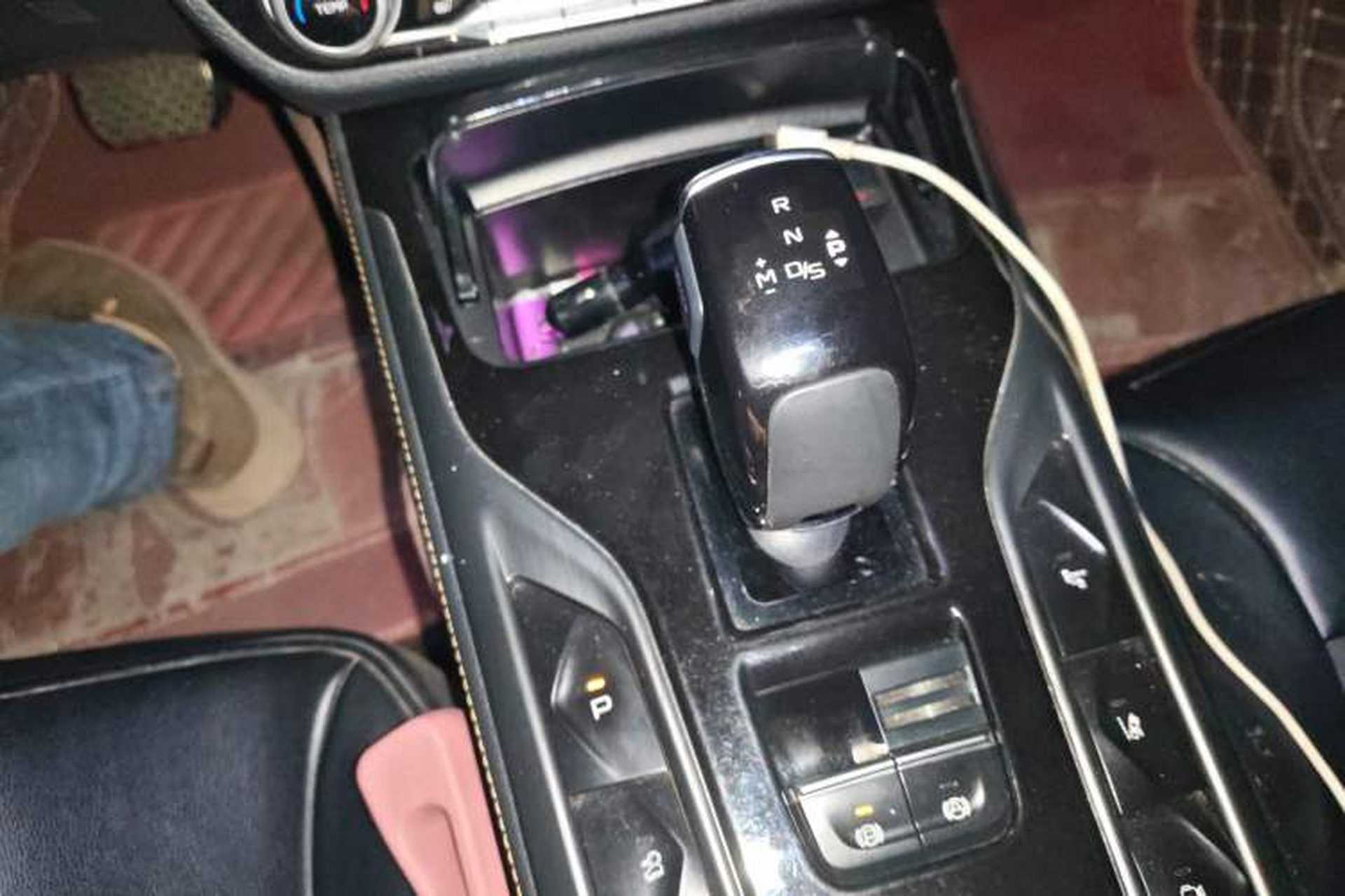 Used Bestune T77 2020 PRO 280 TID Automatic Prestige Model Gear Lever