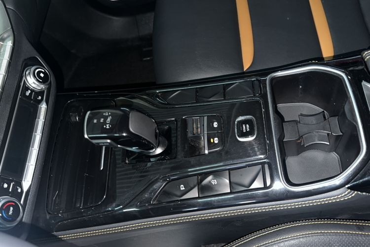 Used Bestune T77 2020 PRO 280 TID Automatic Luxury Model Interior 4
