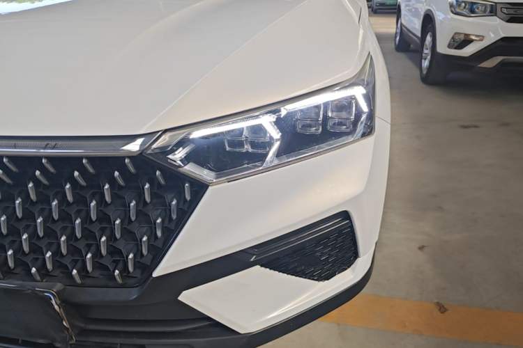Used Bestune T77 2020 PRO 280 TID Automatic Prestige Model Left Front Headlight