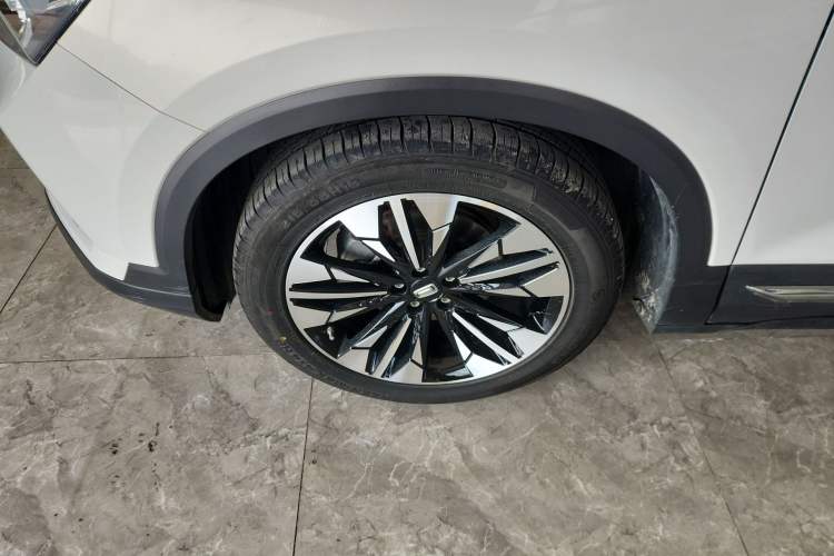 Used Bestune T77 2020 PRO 280 TID Automatic Luxury Model Left Front Wheel Hub