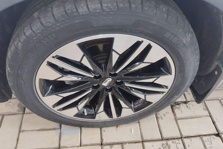 Used Bestune T77 2020 PRO 280 TID Automatic Luxury Model Left Front Wheel Hub