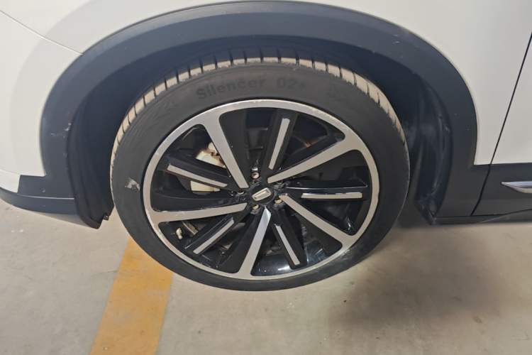 Used Bestune T77 2020 PRO 280 TID Automatic Prestige Model Left Front Wheel Hub