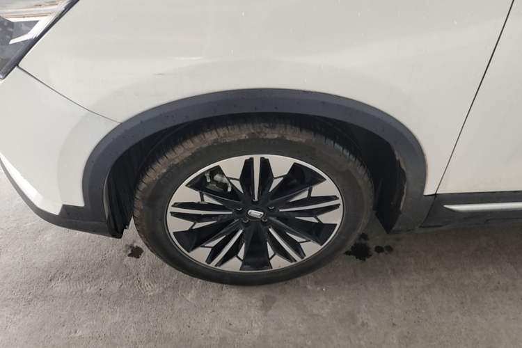 Used Bestune T77 2020 PRO 280 TID Automatic Luxury Model Left Front Wheel Hub