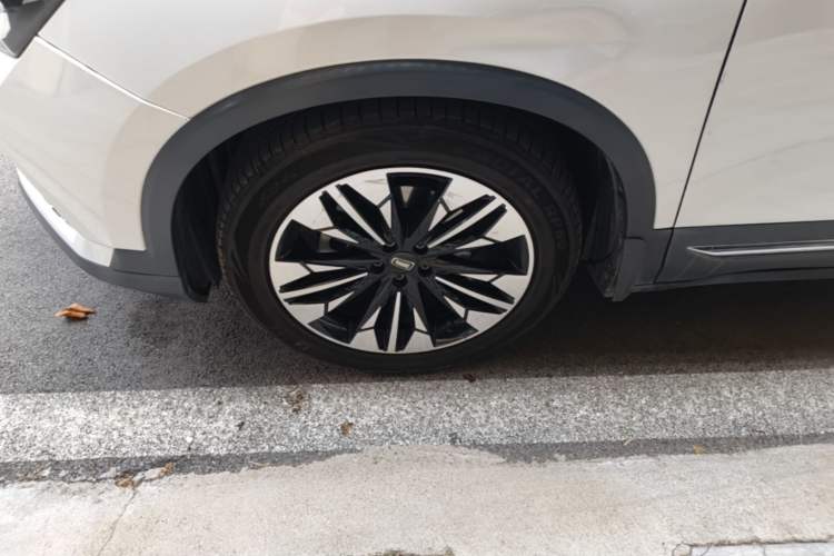 Used Bestune T77 2020 PRO 280 TID Automatic Luxury Model Left Front Wheel Hub
