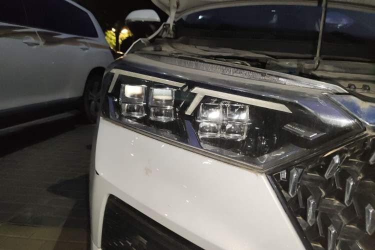 Used Bestune T77 2020 PRO 280 TID Automatic Luxury Model Right Front Headlight