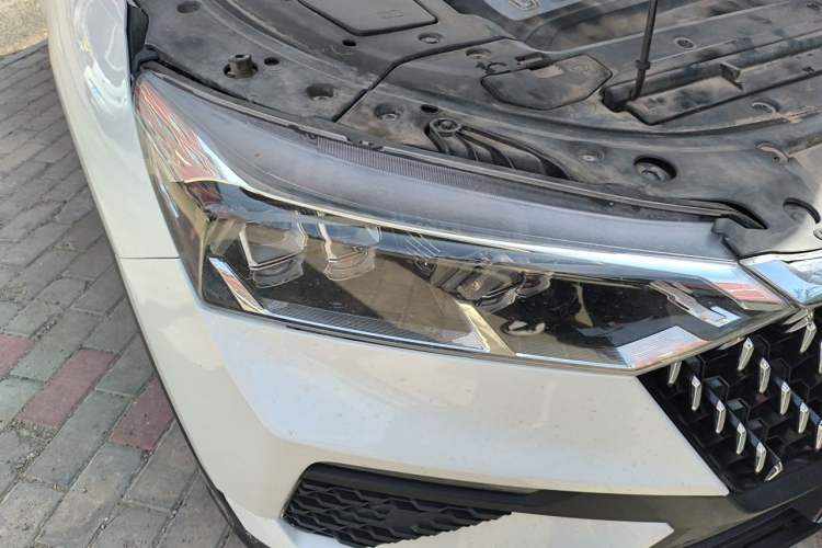 Used Bestune T77 2020 PRO 280 TID Automatic Luxury Model Right Front Headlight
