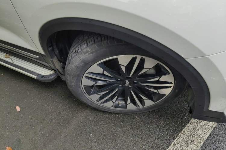 Used Bestune T77 2020 PRO 280 TID Automatic Luxury Model Right Front Wheel Hub